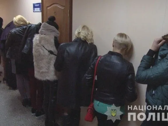 В центре Одессы задержали 10 проституток