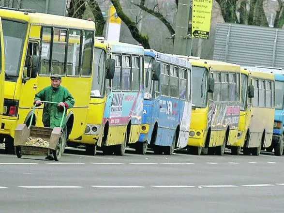 У Києві до 2024 року планують прибрати з доріг маршрутки