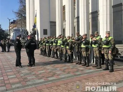 Порядок в правительственном квартале Киева обеспечивают более 800 правоохранителей