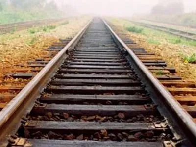 Швидкісний потяг під Києвом збив жінку на мопеді