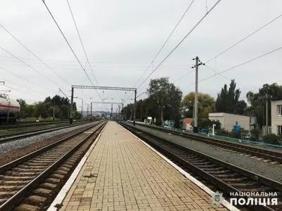 В Донецкой области женщина пыталась покончить с собой на железнодорожных путях