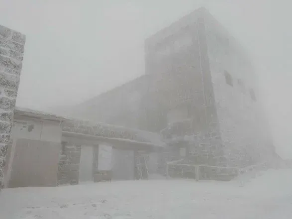 На высокогорье Карпат выпал снег