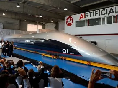 В Іспанії показали першу пасажирську капсулу Hyperloop