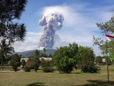 Після землетрусу і цунамі в Індонезії розпочалось виверження вулкана