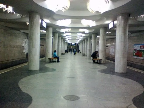 У харківському метро чоловік стрибнув на колії: закрили три станції
