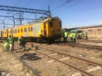 ЗМІ: понад 150 людей постраждали внаслідок зіткнення двох потягів в ПАР