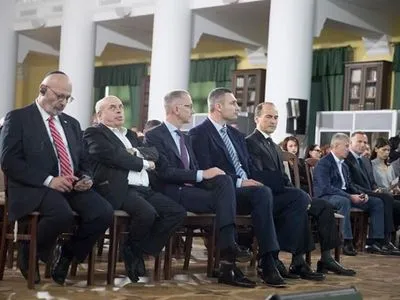 На премьере фильма о Холокосте Кличко пообещал открыть в Киеве Мемориал мирового уровня