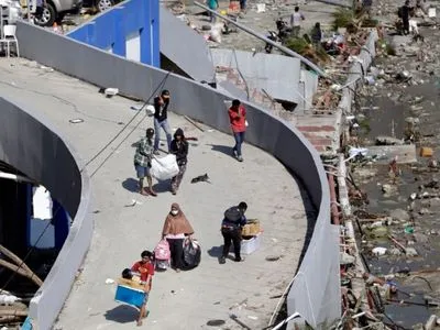 В Індонезії рятувальники дісталися до віддалених районів, що постраждали від землетрусу