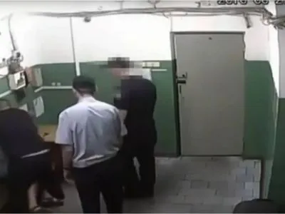 В Харькове полицейских подозревают в издевательствах над пассажирами метро
