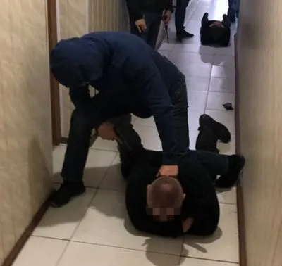 В Донецкой области разоблаченному на взятке майору полиции огласили подозрение