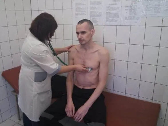 СМИ: в колонии в Лабытнанги не знают, прекратил ли Сенцов голодовку