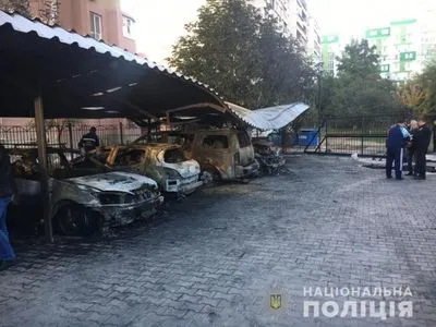 В Одессе вспыхнула автостоянка: полиция подозревает поджог