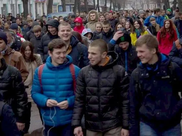 studenti-lvova-viydut-na-aktsiyu-protestu