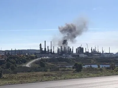 Мощный взрыв прогремел на нефтеперерабатывающем заводе в Канаде