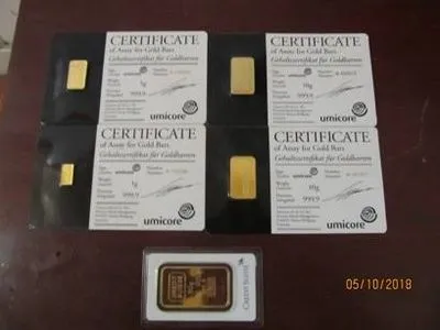 Харківські митники знайшли злитки золота у дамській сумочці