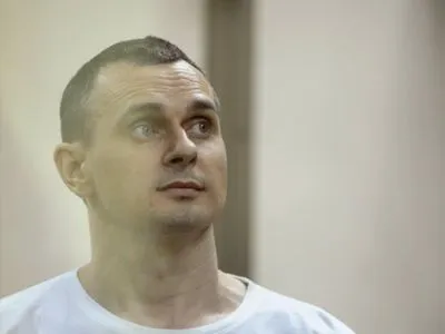 Сенцов почав писати сценарій фільму про в'язницю