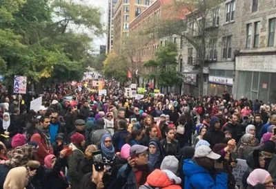 СМИ: тысячи людей в Монреале вышли на акцию протеста против запрета религиозной одежды