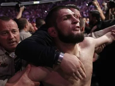 Батько Нурмагомедова пообіцяв покарати сина жорсткіше, ніж UFC - ЗМІ РФ