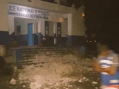 Число жертв землетрясения на Гаити возросло до 15
