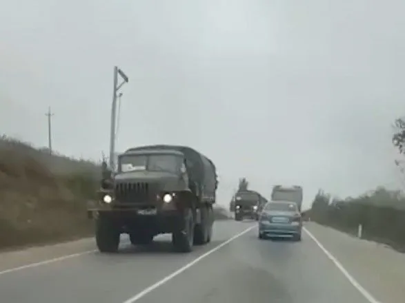 В напрямку Сімферополя рухається колона російської військової техніки