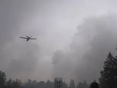 Авиация ГСЧС начала интенсивное тушение пожара на арсенале в Черниговской области