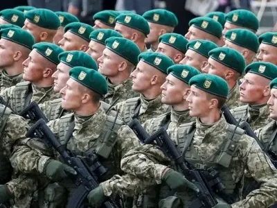 Порошенко подписал закон в отношении воинского приветствия "Слава Украине!"