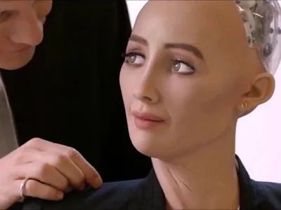 В Киев привезли человекоподобного робота Софию