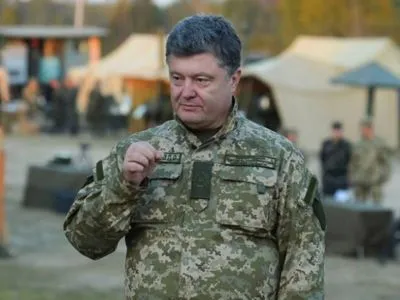 Порошенко: Украина нарастила группировку войск на случай атаки с востока и Крыма