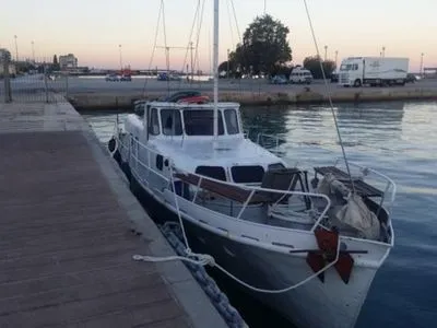 В Средиземном море задержали украинскую яхту с около 60 нелегалами
