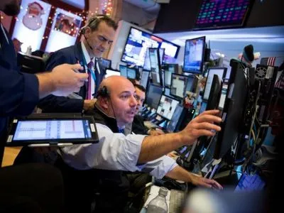 Індекс Dow Jones до закриття біржі виріс на 287 пунктів після різкого спаду в четвер
