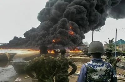 В результате пожара на нефтепроводе в Нигерии погибли 19 человек