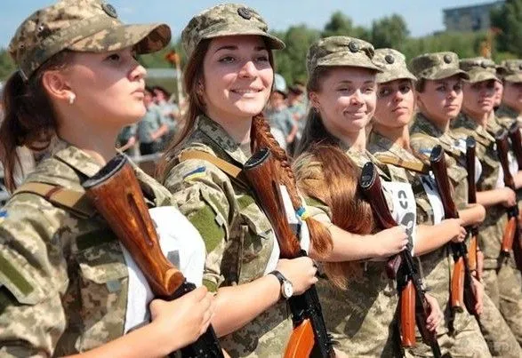 Президент підписав закон про гендерну рівність на військовій службі