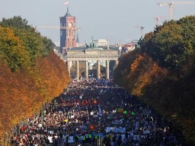 В столиці Німеччини понад 100 тисяч людей протестували проти расизму