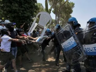 Італійські студенти спалили опудала віце-прем'єрів під час протестів