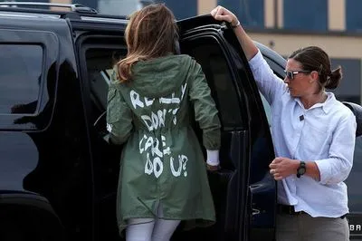 Меланія Трамп пояснила сенс скандального напису на куртці