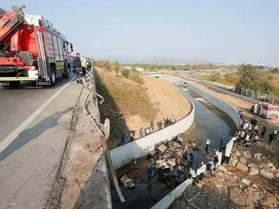 У Туреччині вантажівка з мігрантами впала у річку, є загиблі