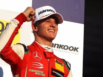 Сын Шумахера стал чемпионом сезона "Формулы-3"