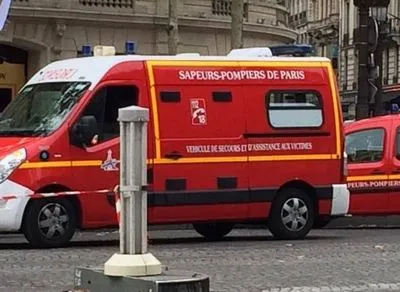 У Парижі на пішохідному переході будівельна машина насмерть збила 2-річну дитину