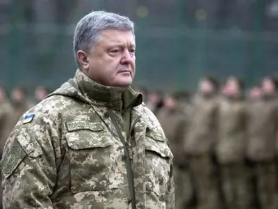 Зарплата солдата в зоне боевых действий должна быть не менее 21 тысячи гривен - Порошенко