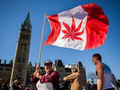 СМИ: полиция Канады готова к вступлению в силу закона о легализации марихуаны