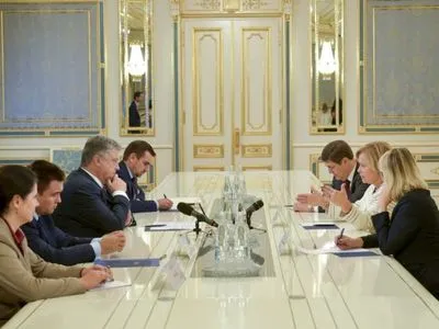 Президент обговорив із головою Парламентської Асамблеї НАТО гібридні загрози з боку РФ
