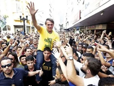 СМИ: Врачи разрешили фавориту президентских выборов в Бразилии участвовать в теледебатах