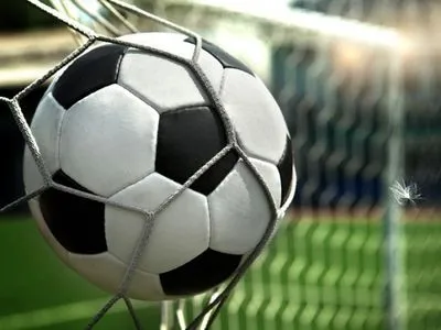 ФФУ подарила маленьким жителям более трехсот футбольных мячей