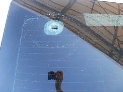 Боевики обстреляли КПВВ "Марьинка": пуля попала в автомобиль