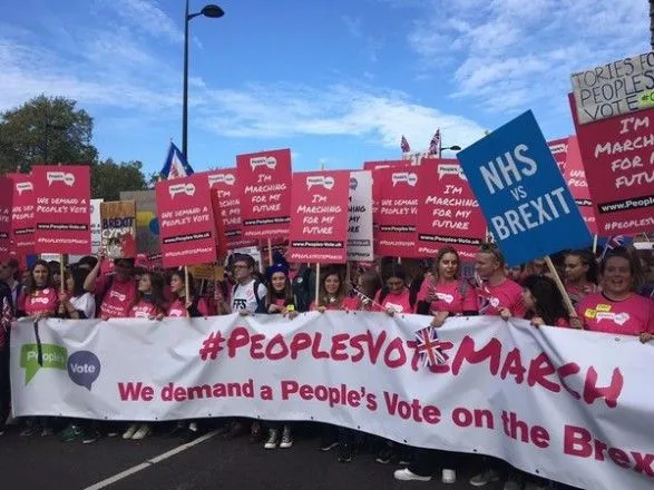 Лондон вышел на марш с требованием референдума по соглашению о Brexit