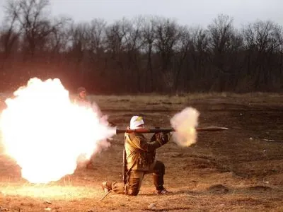 Боевики дважды обстреляли бойцов ОС на Донбассе из гранатометов