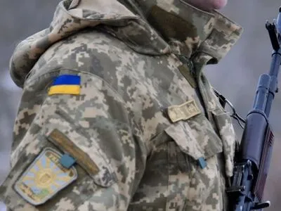 За сутки в зоне ООС ранены трое украинских военных