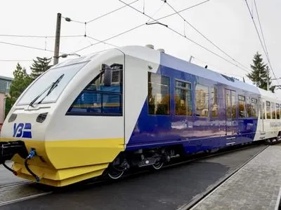 Появились фотографии поездов, которые будут курсировать от железнодорожного вокзала в Борисполь