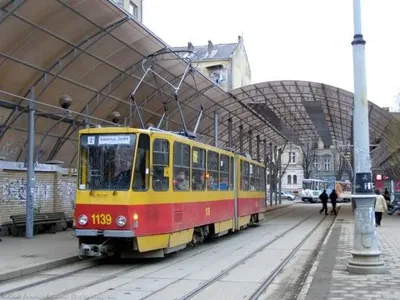 У Львові з трамваю випала жінка, її госпіталізували