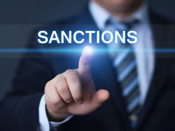 Медведев: российские санкции коснутся сотен украинцев